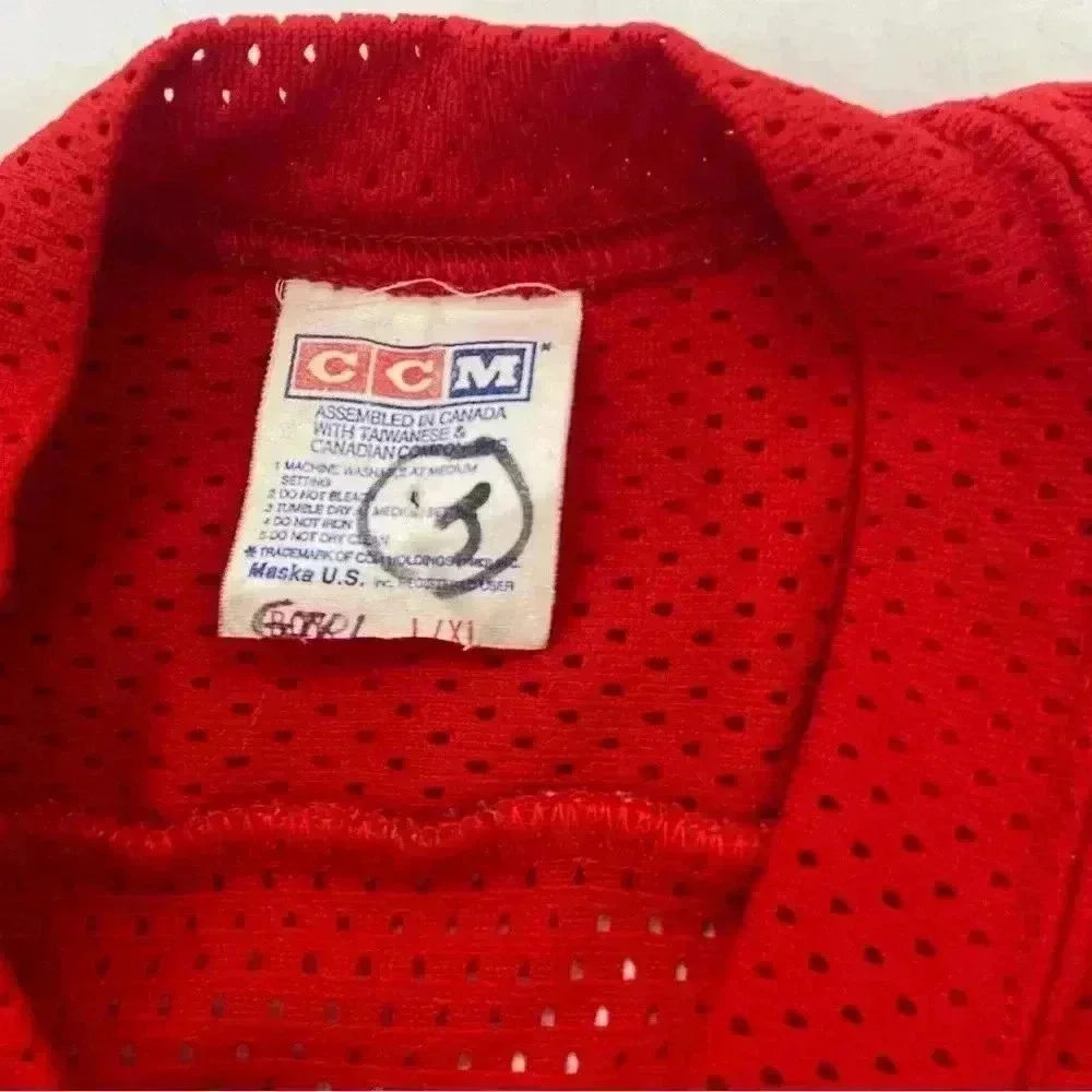 CCM Vintage Montreal Canadian’s Hockey Jersey Boy’s Large/XL.